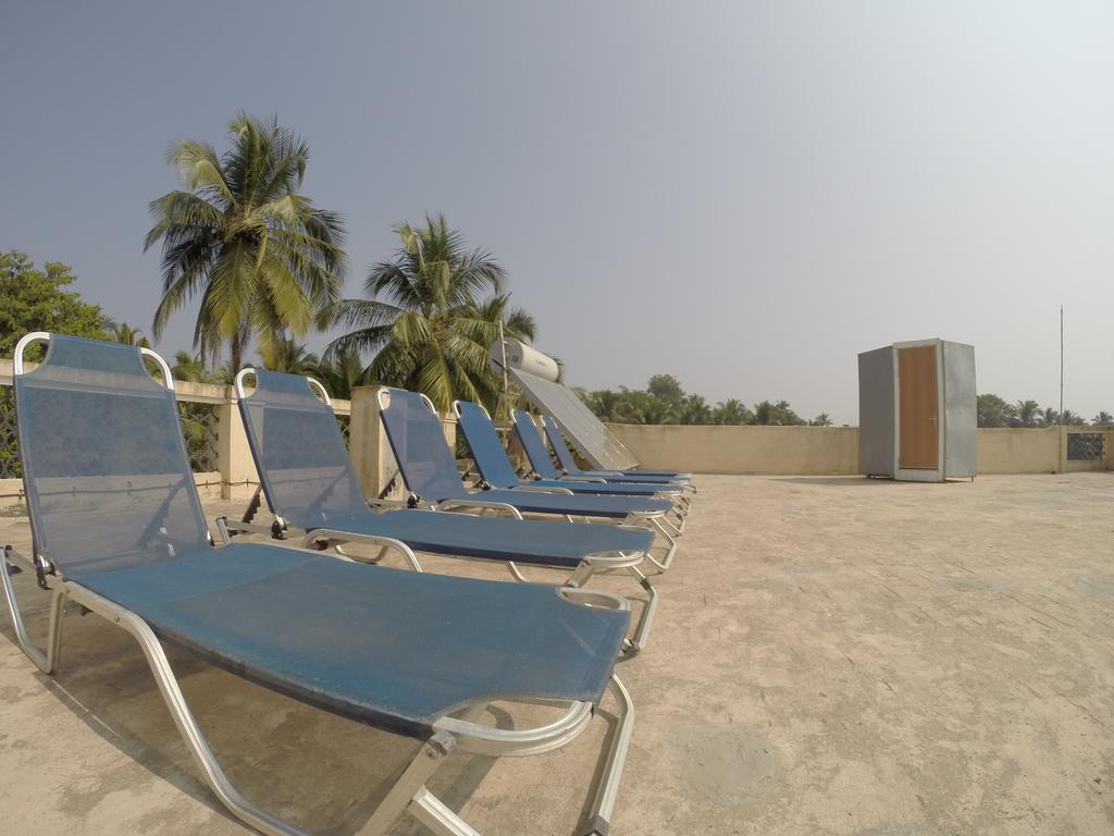 Ocean Crest Hotel Colva Buitenkant foto