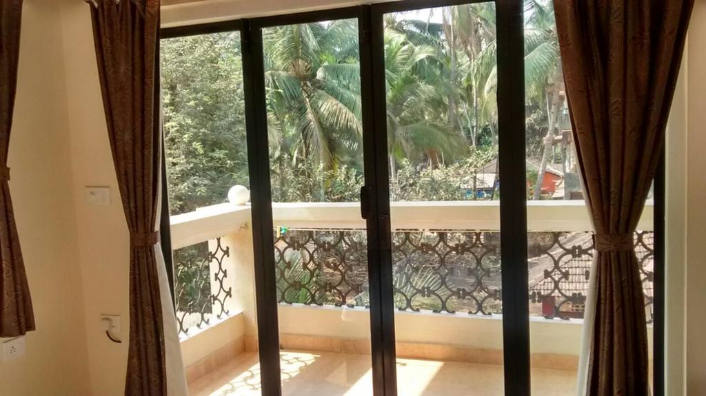 Ocean Crest Hotel Colva Buitenkant foto
