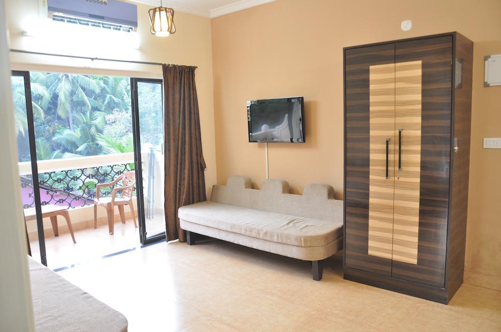 Ocean Crest Hotel Colva Buitenkant foto