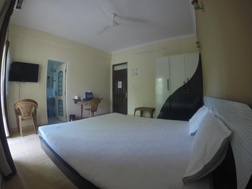 Ocean Crest Hotel Colva Buitenkant foto