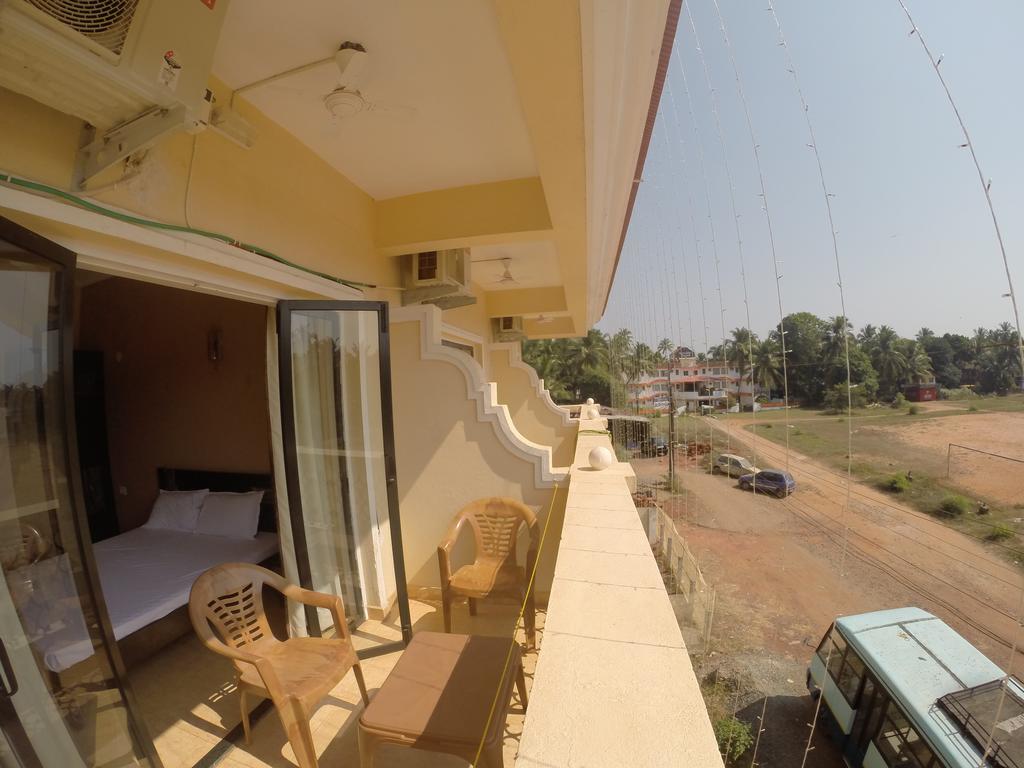 Ocean Crest Hotel Colva Buitenkant foto