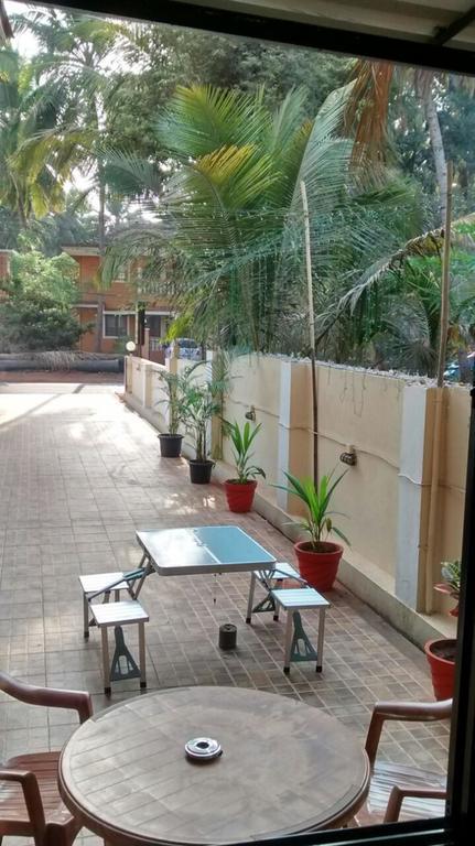 Ocean Crest Hotel Colva Buitenkant foto