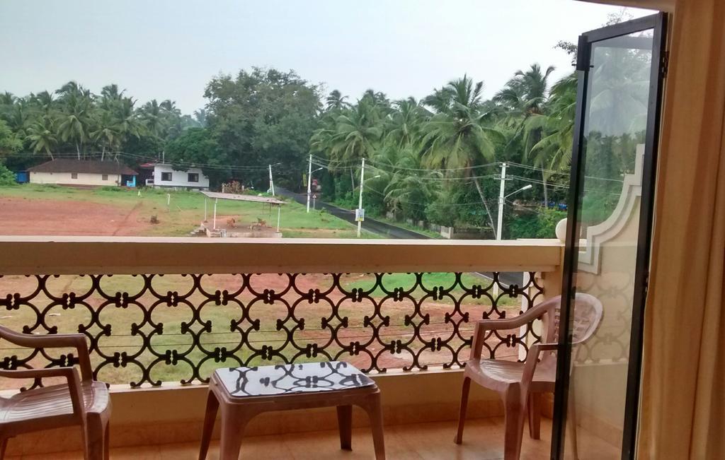 Ocean Crest Hotel Colva Buitenkant foto