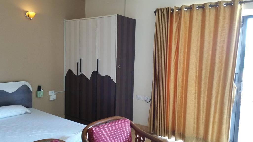 Ocean Crest Hotel Colva Buitenkant foto