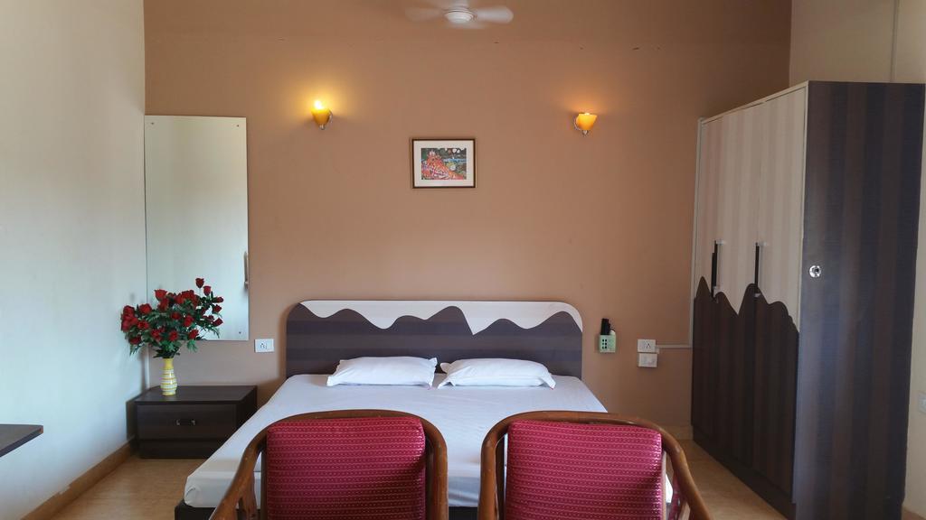 Ocean Crest Hotel Colva Buitenkant foto