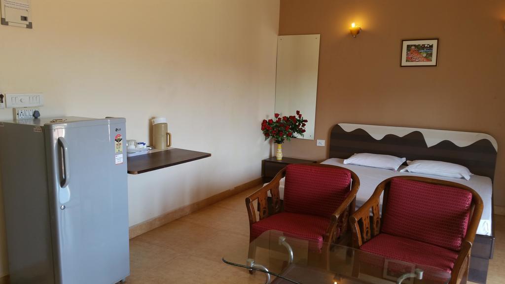 Ocean Crest Hotel Colva Buitenkant foto